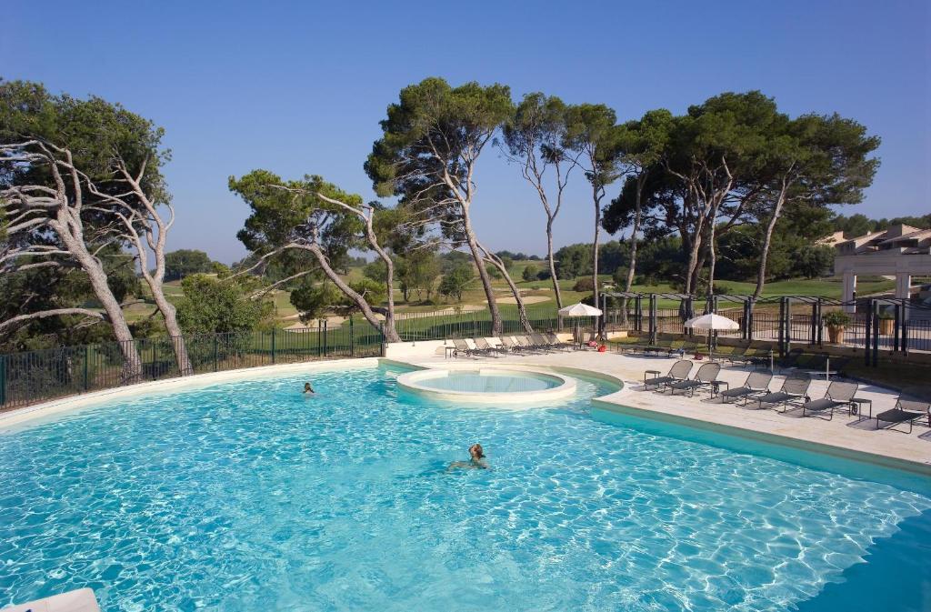 Saumane-de-Vaucluse Madame Vacances Residence Provence Country Club الغرفة الصورة